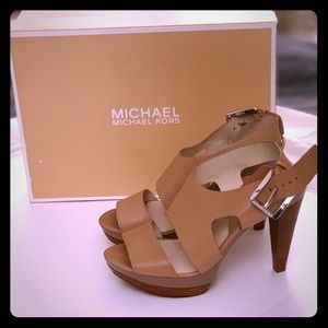 Michael Kors Carla Platform heels 👠